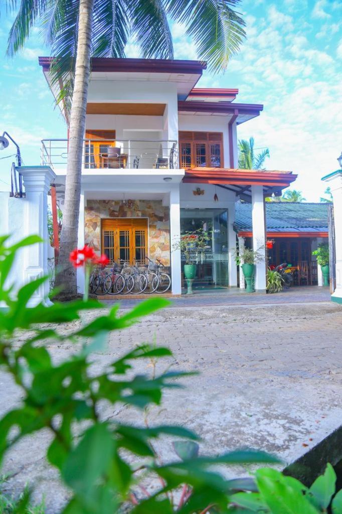 波隆纳鲁沃 运河边旅馆酒店 外观 照片